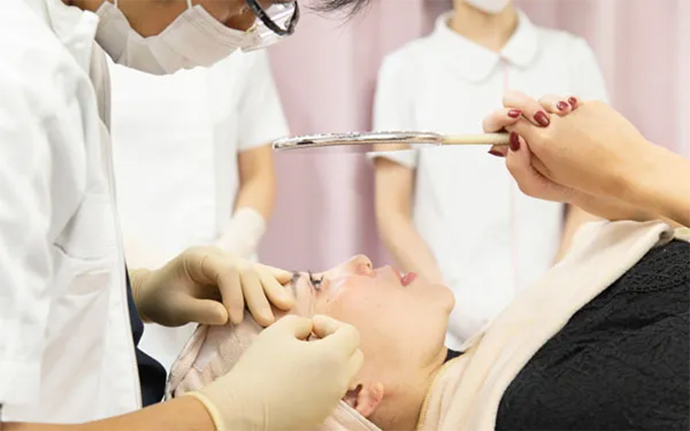 共立美容外科には二重整形の実績が豊富な医師が多数所属